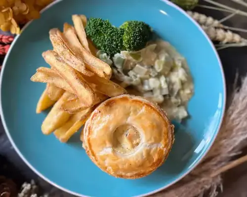 Chicken & Leek Pie, 1 in a 260g per pack
