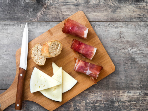 Tapas, Serrano, Olives & Cheese, 120g in a pack